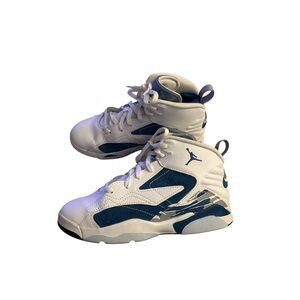 Jordan Kids Sneakers in White and Navy